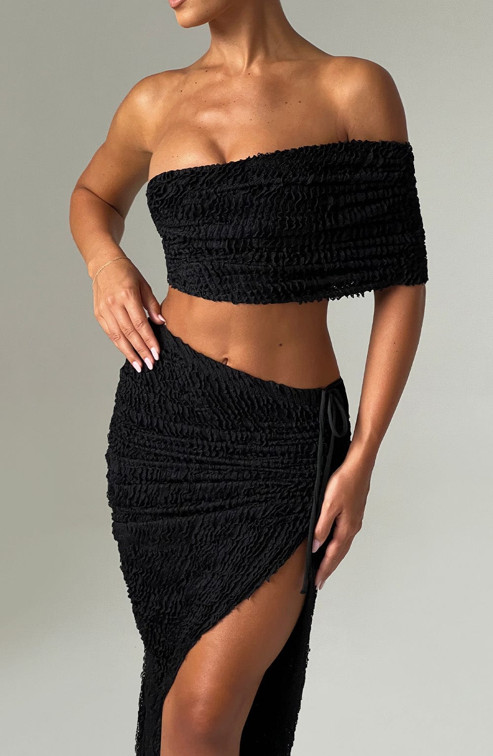 Zinnia Midi Skirt in Black